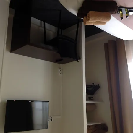 De La Paix 3* كان