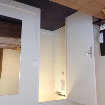 De La Paix 3* كان