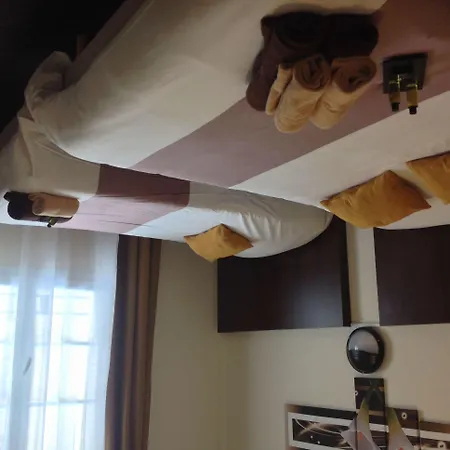 De La Paix 3* كان