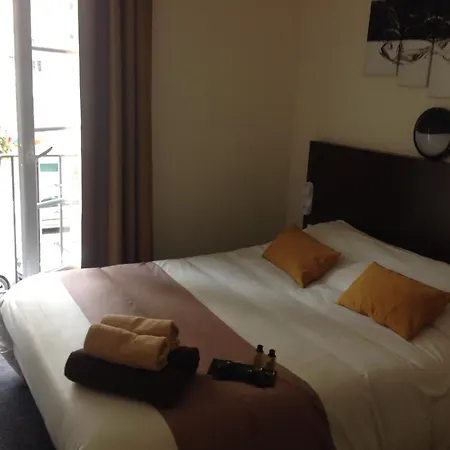 De La Paix 3* كان