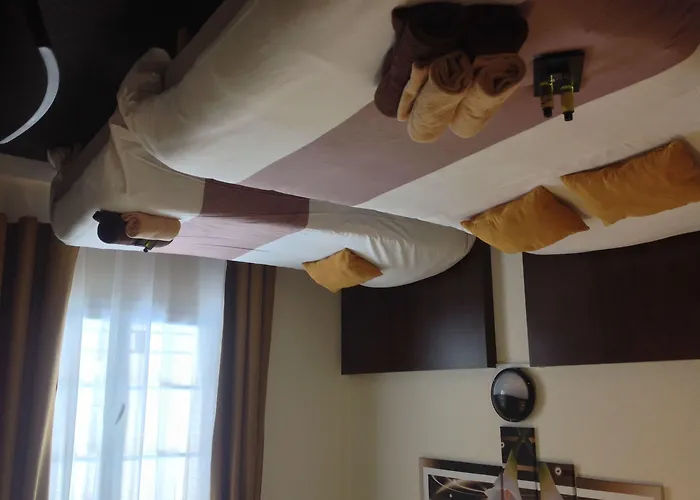 De La Paix 3* كان