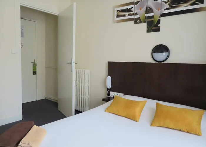 De La Paix 3* كان